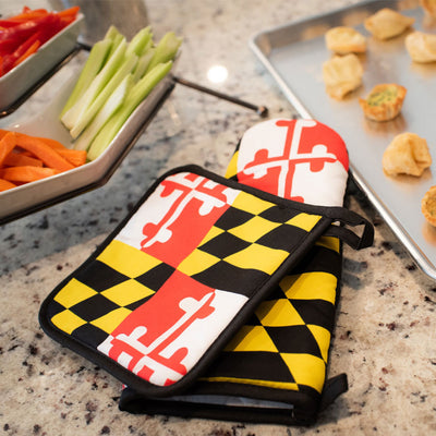 Maryland Flag Potholder and Oven Mitt on Kitchen counter